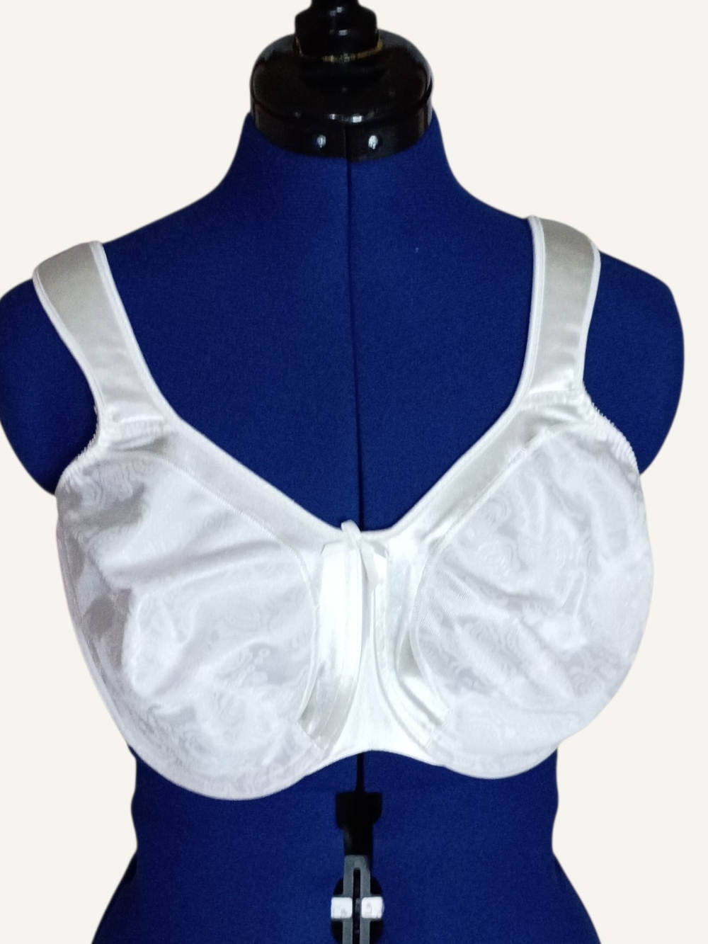 Bali Women's Full Coverage Bra 38 DDD Underwire Minimizing